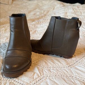 Source Unknown Brown Ankle Booties